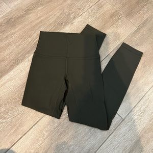 Lululemon align High-Rise Pant
25” Size 2